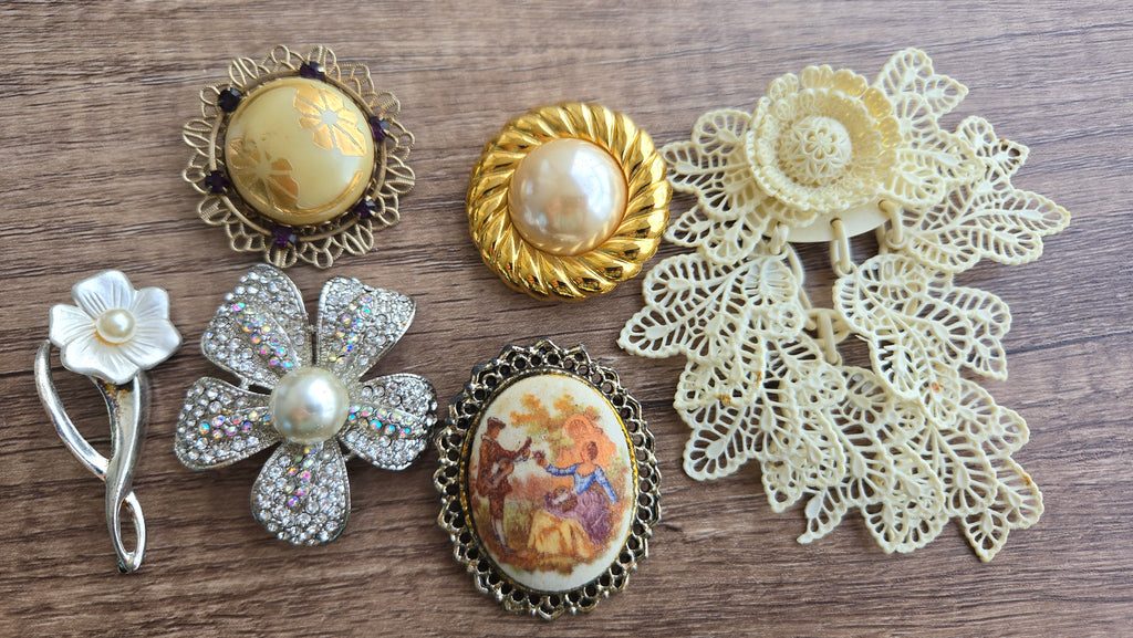 Brooch lot Vintage Six Item Brooch Lot