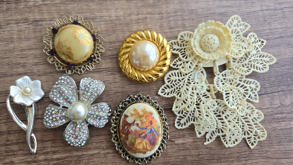Brooch lot Vintage Six Item Brooch Lot