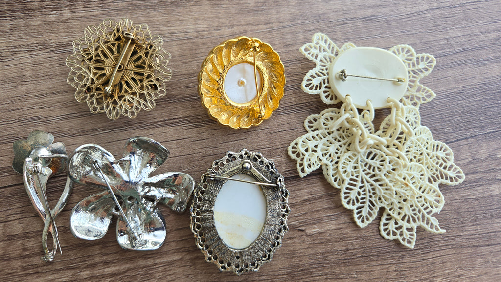 Brooch lot Vintage Six Item Brooch Lot