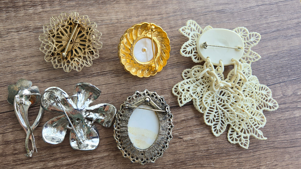 Brooch lot Vintage Six Item Brooch Lot