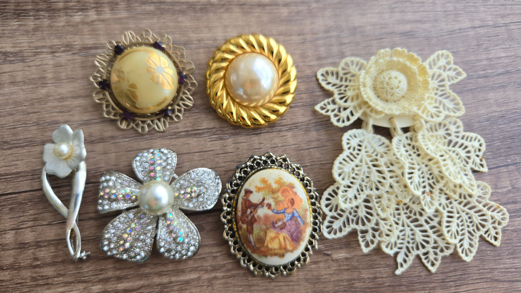 Brooch lot Vintage Six Item Brooch Lot