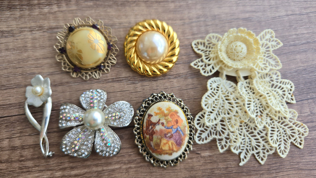 Brooch lot Vintage Six Item Brooch Lot