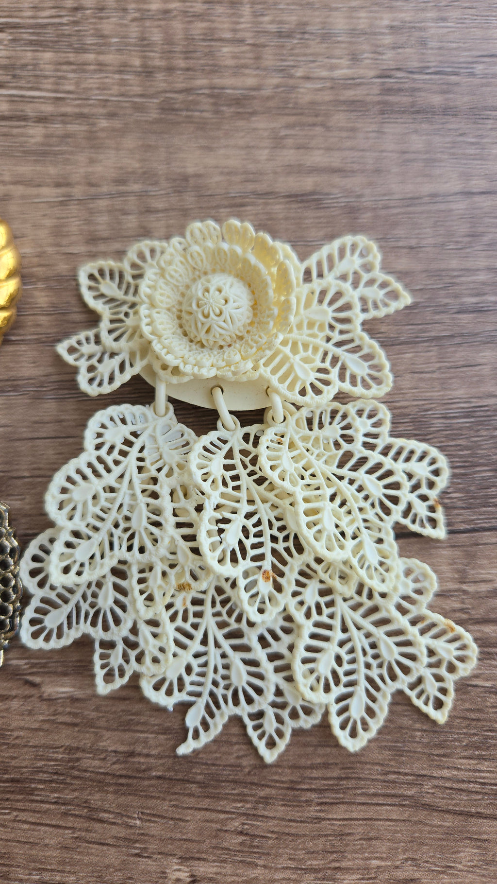 Brooch lot Vintage Six Item Brooch Lot