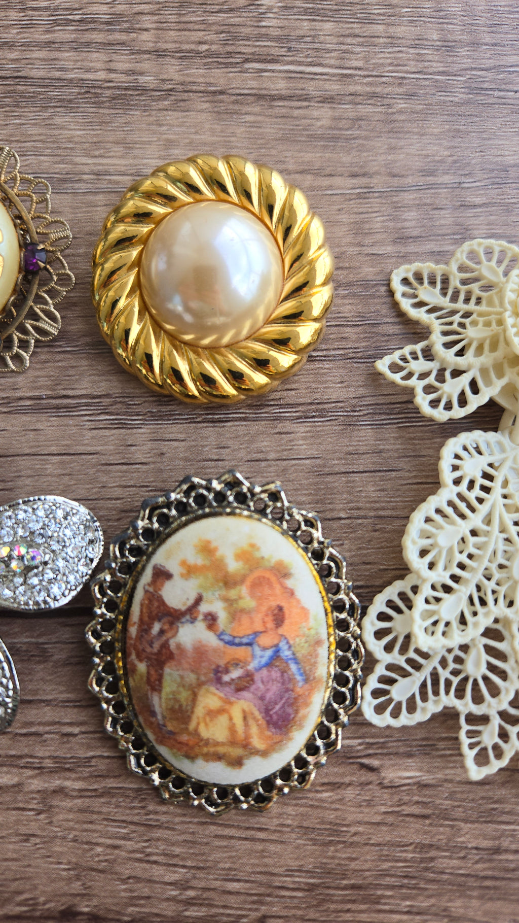 Brooch lot Vintage Six Item Brooch Lot