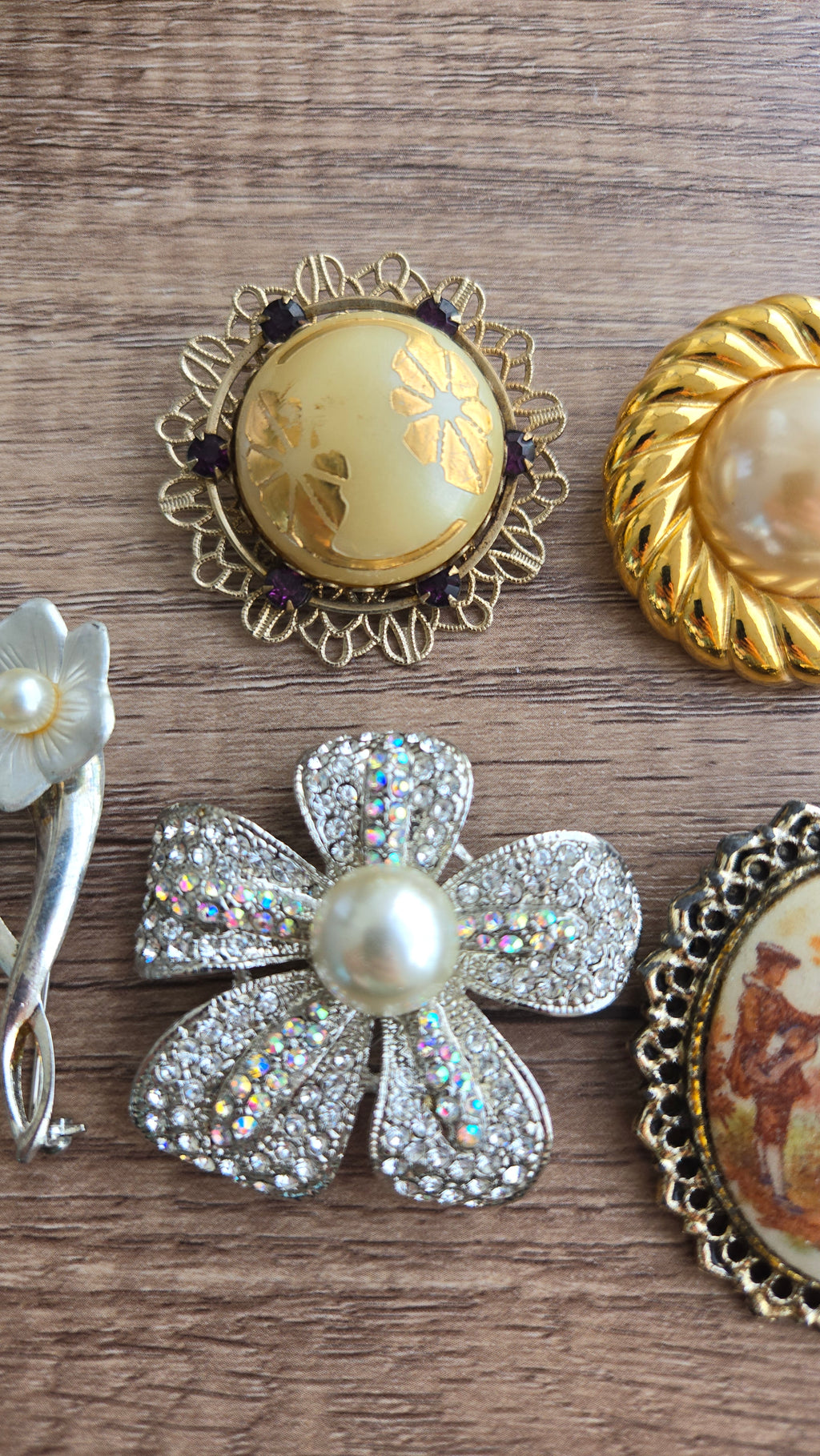 Brooch lot Vintage Six Item Brooch Lot